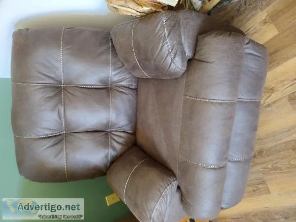 Brown recliner  new falx leather kick out arm