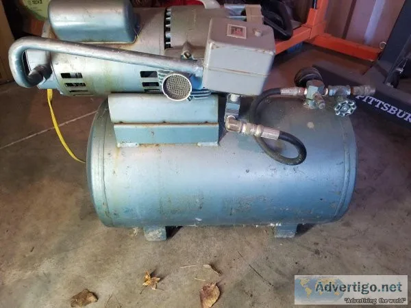 BandG Oil-Less Air Compressor