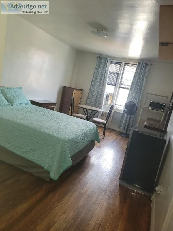 Furnished room 4 rent by - East 180 St  University Ave