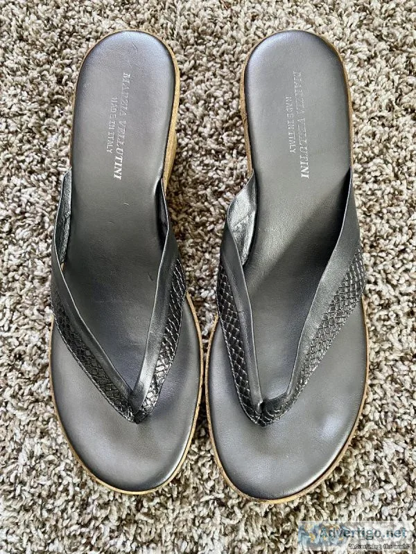 Pewter color leather wedge sandal in size 9 by Marzia Vellutini