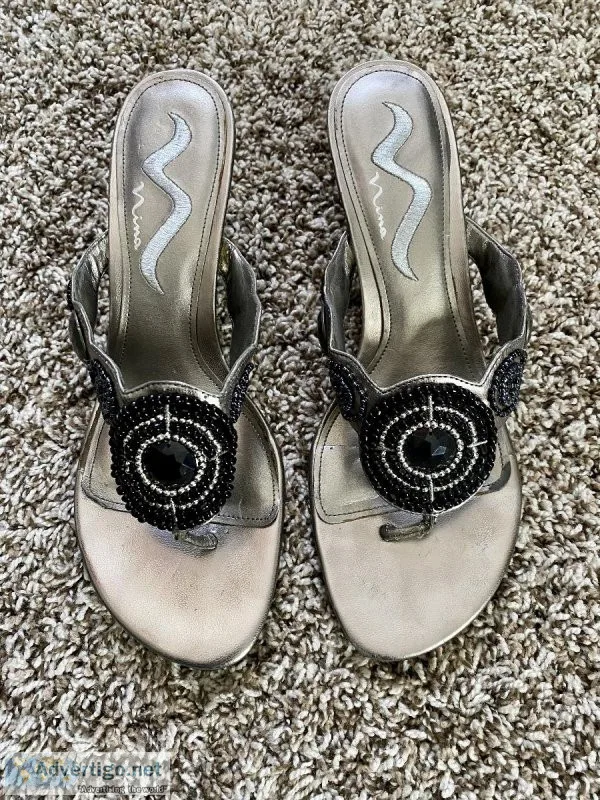 Pewter color leather wedge sandal in size 9 by Nina