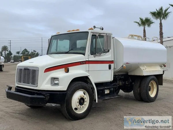 1999 FREIGHTLINER FL70 2000 GALLON BOBTAIL WATER TRUCK 61903221