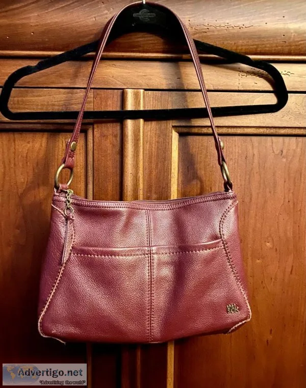 The sack used red leather handbag. Very clean. Excellent conditi