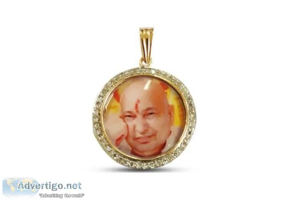 Diamond Studded Auspicious Guruji Swaroop Pendant In Gold