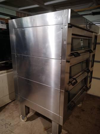 Doyon Commercial Triple Deck PizzaBaking Oven