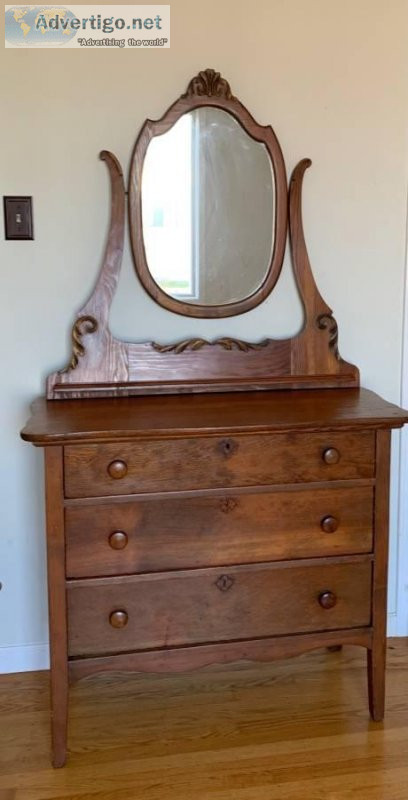 1900 s Maple Bird s Eye Dresser
