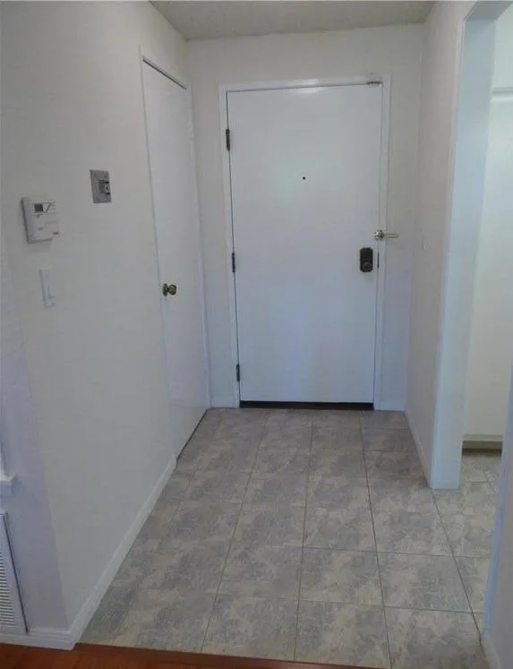 Immaculate 2 Bedroom 2 Bath 2571 Plaza Del Amo