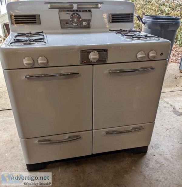 Vintage 1950s Universal gas stove