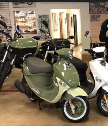 Genuine Buddy50 Scooter Only 70 miles-Title-suitcase