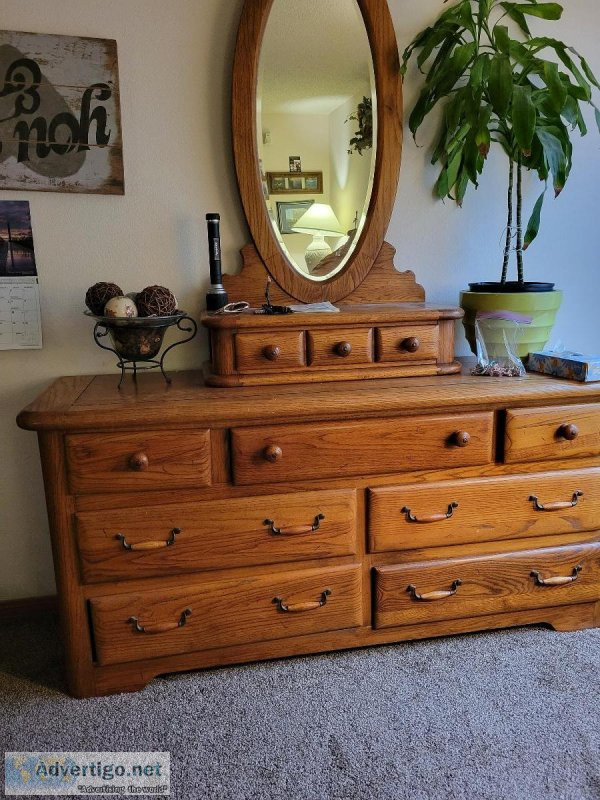 Bedroom dressermirror and bedside tables (2)