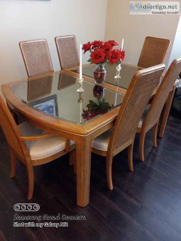Hardwood Dinning Bar and Stools