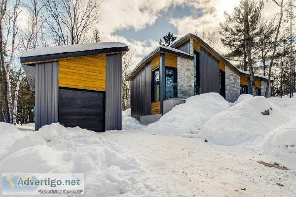 Maison neuve avec acc&egraves au lac dans un domaine priv&eacute