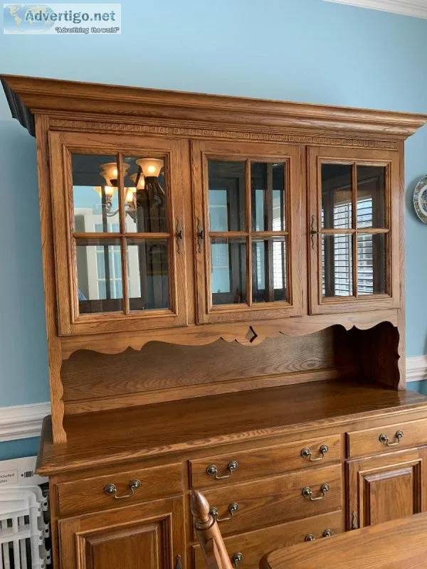 Solid Oak mint cond. dining set with 10 chairs hutch Burlington 