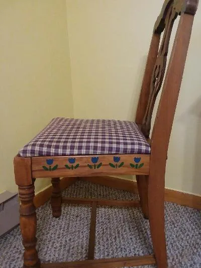 ANTIQUE KITCHEN CHAIR