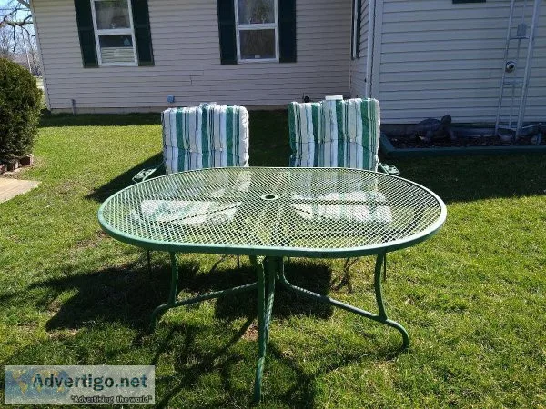 Table with 4 chairs