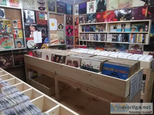 Large Selection of Vinyl Records. 33 and 45 RPM. Thousands of Ti