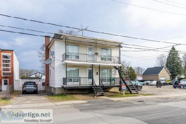 Duplex 5 12 et 4 12 tr&egraves bien situ&eacute dans St-J&eacute