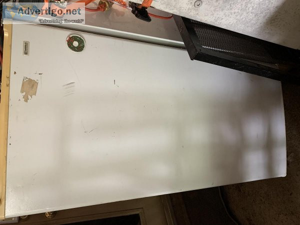 Upright freezer  4. X. 2ft