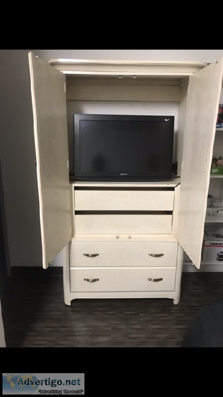 Entertainment armoire