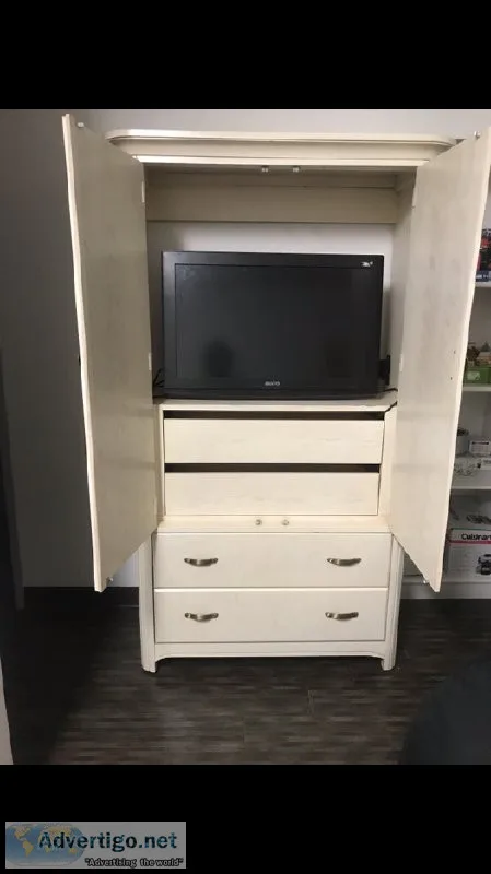 Entertainment armoire