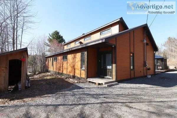 Fermette avec plusieurs b&acirctiments 4 acres intimes St-Calixt