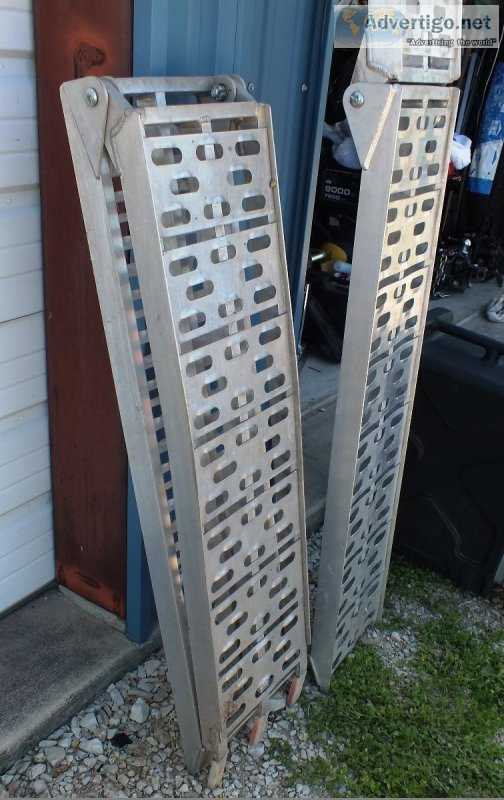 Folding Loading Ramps 7.5&rsquoft Aluminum