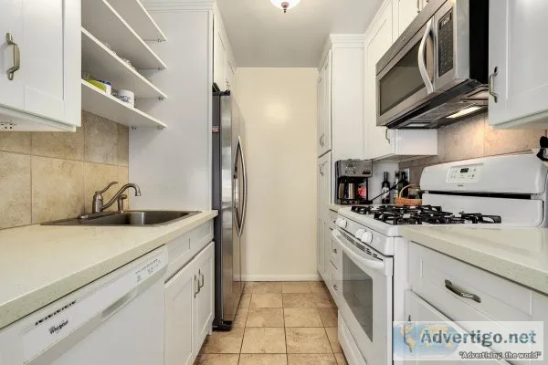 1 br / 1 ba, top-level condo unit