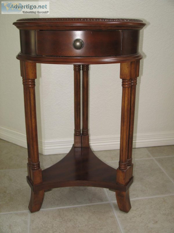PEDESTAL TABLE