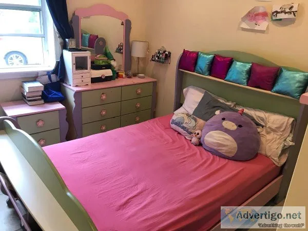 Beautiful girl s bedroom