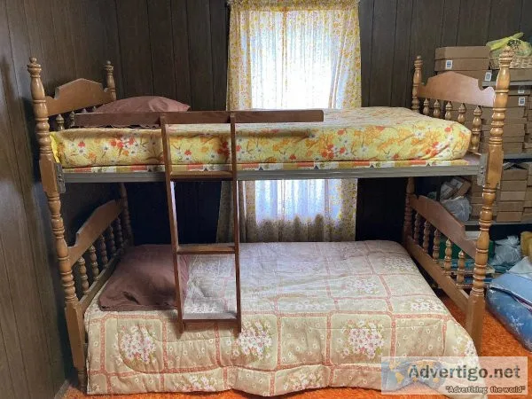 Older stacking style bunkbeds (literas apilables de estilo antig