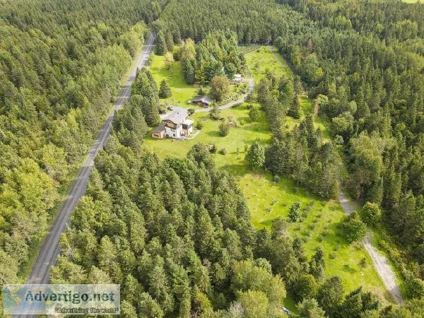 Large farmhouse with fruit farm for sale in Quebec