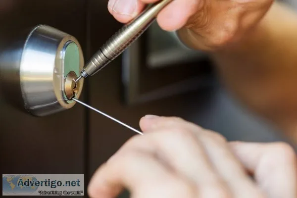 Expert locksmith