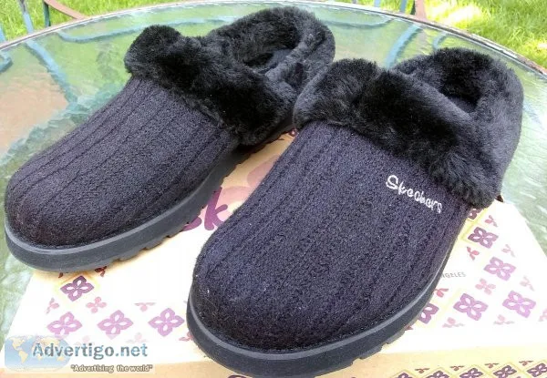 One pair of Skechers Ladies IndoorOutdoor Slipper Clogs - size 1