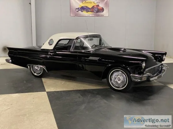 1957 Ford Thunderbird