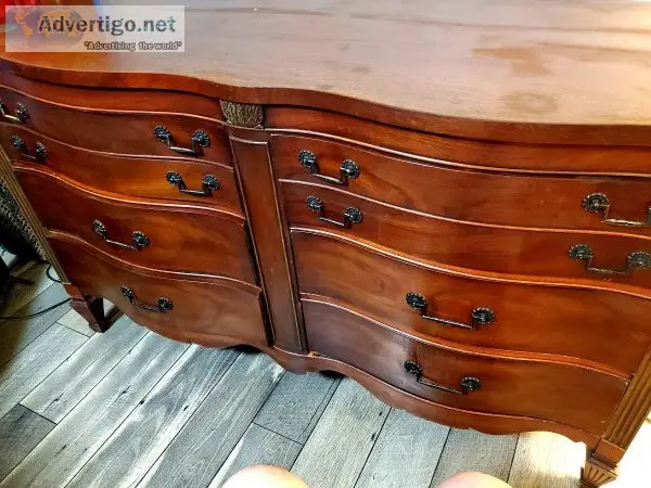 Beautiful Mahogony Victorian Dresser