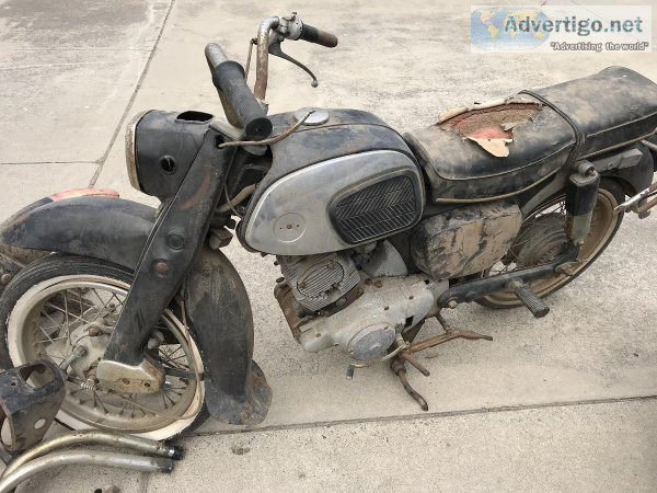 1964 Honda dream 150 all original barn find with several extra p