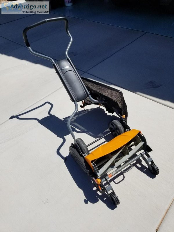 Fiskars Reel-Type lawn mower