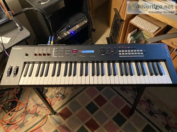 Yamaha MX61 Synthesizer