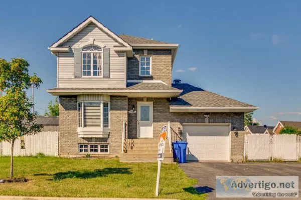 Magnificent house for rent 3 upstairs bedrooms Vaudreuil
