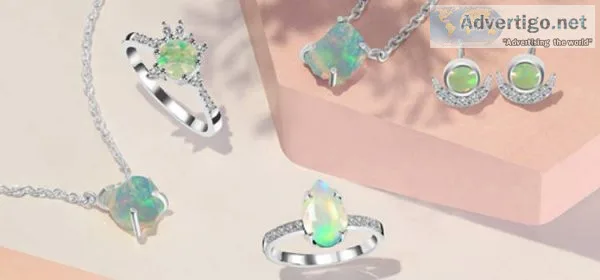 The opal gemstone looks like a rainbow colours