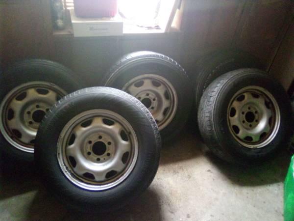 set of 4 17 inch tires rims with a spare Ford 6 lugs