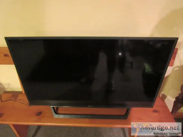 Sony TV.  42&quot.  Needs remote and power adapter.  KDL-40W650D