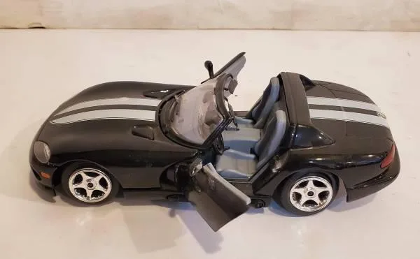 Model Car - Dodge Viper RT10 124 - 20 (Pasadena)