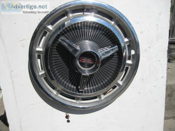1965-66 CHEVROLET SUPER SPORT SPINNER HUBCAPS