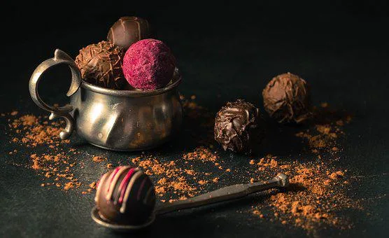 Make your own cakes and chocolate at home with divena cake tools