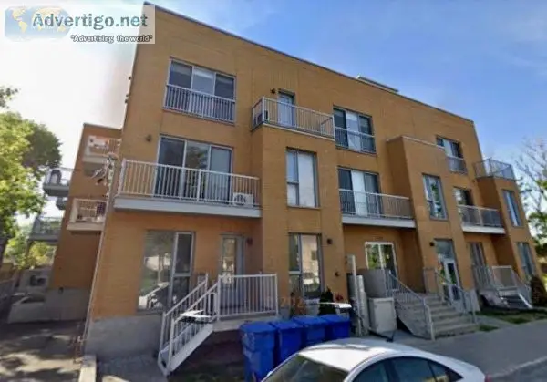 Superb 915 sqft condo with easy access to downtown