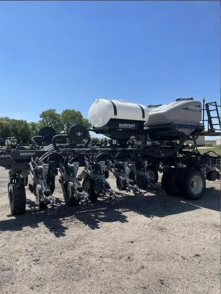 2023 Harvest International Ultra Plant 40 Planter