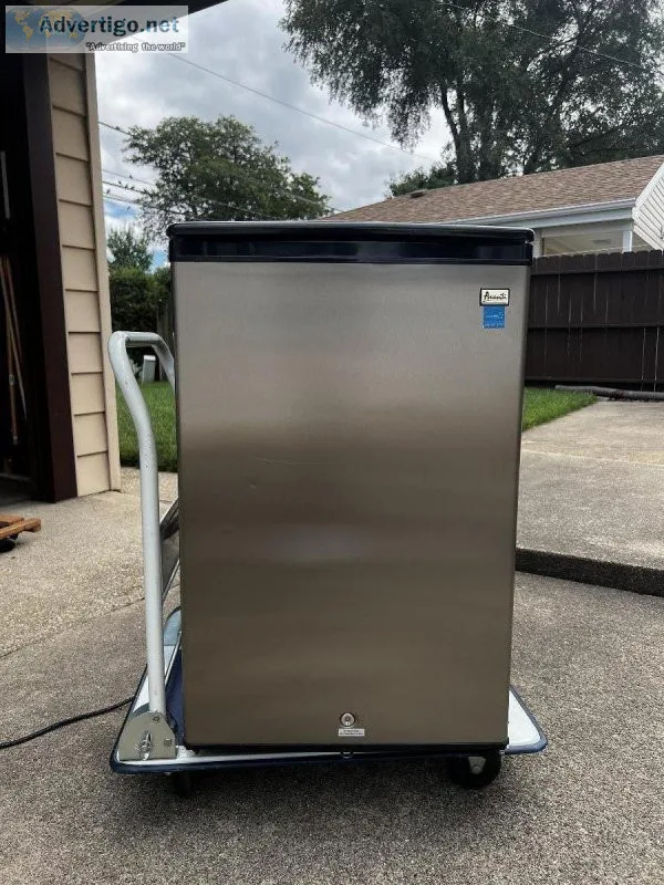 Small portable refrigerator