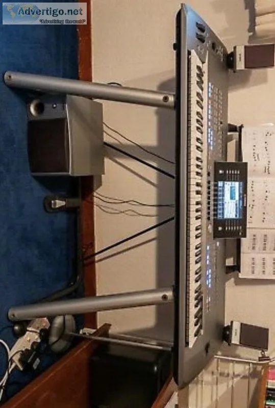 Yamaha Tyros5 76-Key Arranger Workstation Keyboard