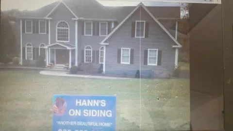 Vinyl Siding Applicators and Helpers needed